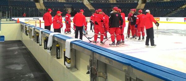Хоккейная сборная Беларуси проводит тренировку перед Евровызовом - Sputnik Беларусь