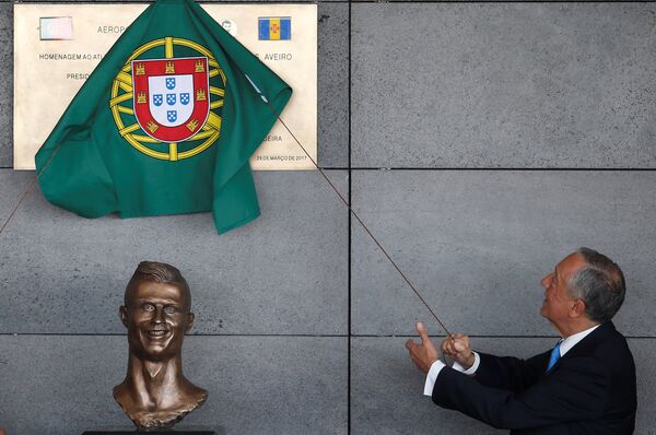 Теперь аэропорт Мадейры носит имя четырехкратного обладателя Золотого мяча Теперь аэропорт Мадейры носит имя четырехкратного обладателя Золотого мяча - Sputnik Беларусь