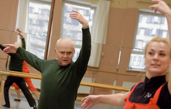 Елизарьев сам в прошлом артист балета, поэтому многое может объяснить без лишних слов - Sputnik Беларусь