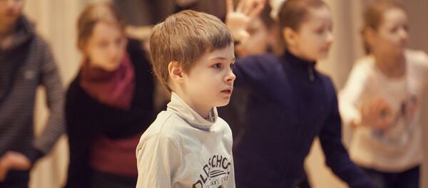 Автор пьесы Кастусь Жибуль на репетиции Чыгункi - Sputnik Беларусь