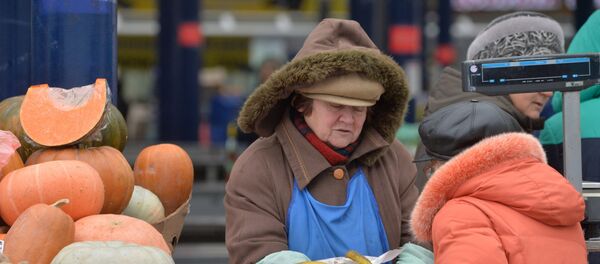 Торговля на Комаровском рынке, архивное фото - Sputnik Беларусь