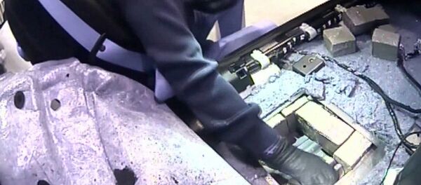 ГТК показал видео осмотра Nissan, в котором был спрятан гашиш - Sputnik Беларусь