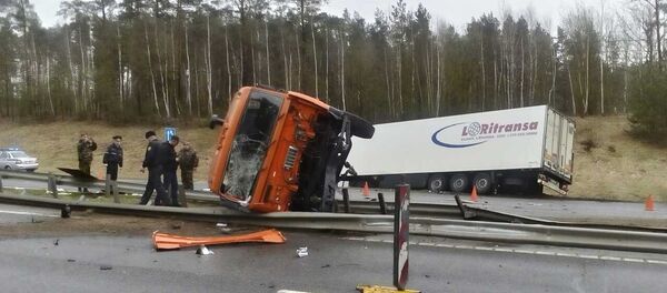 ДТП с участием грузовиком на трассе М-1 - Sputnik Беларусь