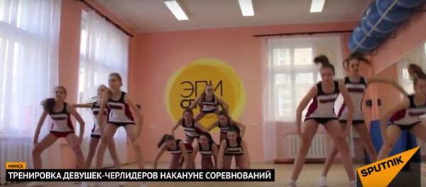 Тренировка девушек-чирлидеров перед соревнованиями - Sputnik Беларусь