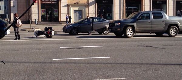 Девушка-байкер собрала паровоз в центре Минска Девушка-байкер собрала паровоз в центре Минска - Sputnik Беларусь