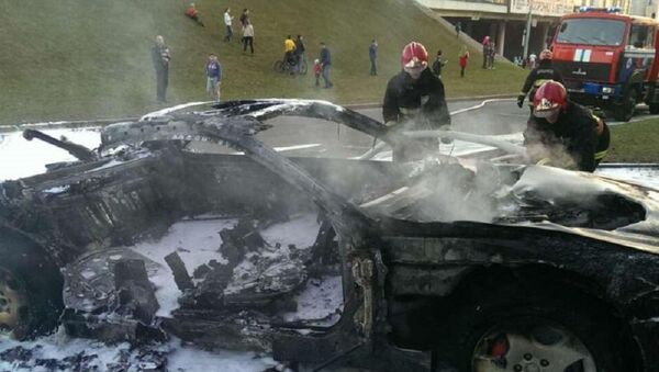 Автомобиль полностью сгорел в Минске - Sputnik Беларусь