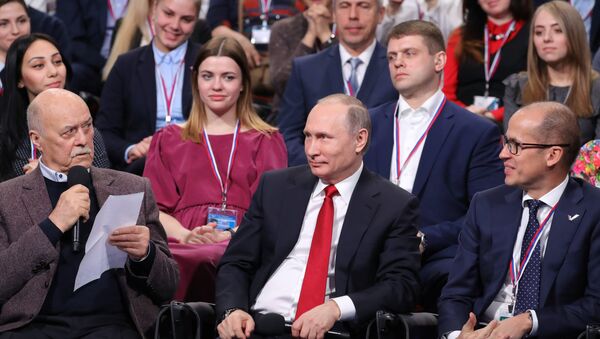 Путин отвечает на блиц-вопросы участников Медиафорума - Sputnik Беларусь