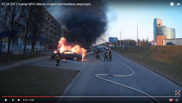Пожар Mercedes в Минске - Sputnik Беларусь
