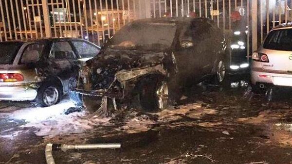 Сгоревший автомобиль в Минске - Sputnik Беларусь