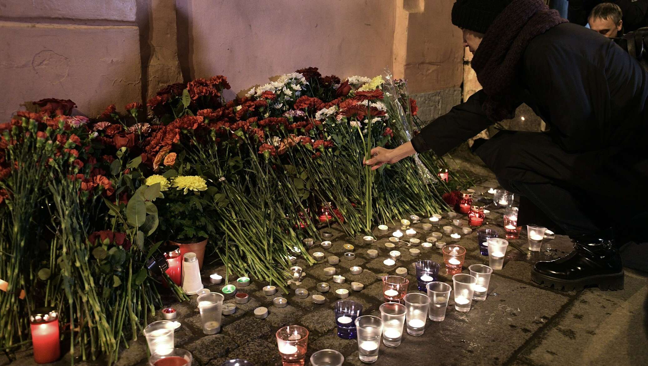 Сколько дней траур после теракта. Теракт в Петербургском метрополитене. Скорбь погибшим в теракте.