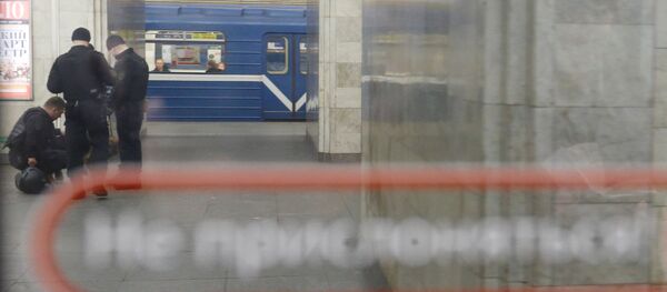 Следователи в метро Санкт-Петербурга - Sputnik Беларусь