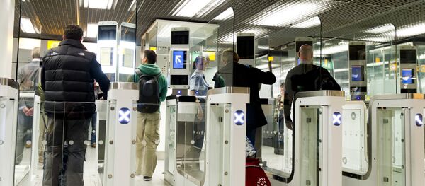 Паспортный контроль ЕС в аэропорту - Sputnik Беларусь