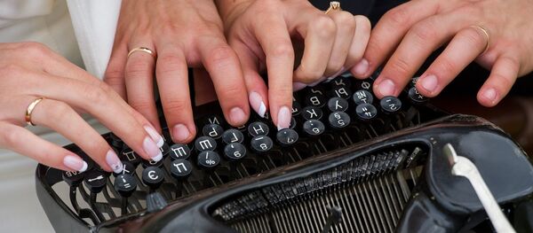 Работа на печатной машинке, архивное фото - Sputnik Беларусь
