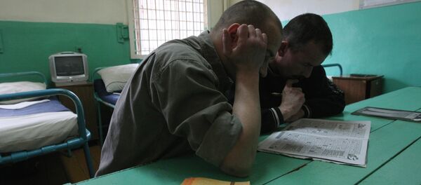 Кто такие «семейницы» и «бычкососки»— жаргон российских женских тюрем