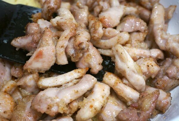 Гуляш из курицы с тимьяном и сладким перцем - Sputnik Беларусь