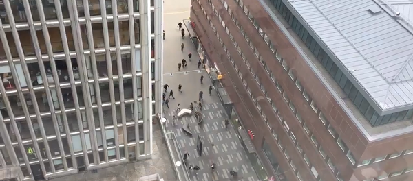 Спутник_Люди убегали от места наезда грузовика на толпу пешеходов в Стокгольме - Sputnik Беларусь