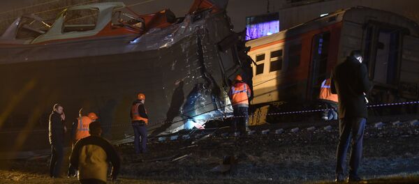 Столкновение пассажирского поезда и электрички на западе Москвы - Sputnik Беларусь