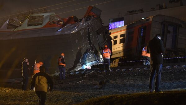 Столкновение пассажирского поезда и электрички на западе Москвы - Sputnik Беларусь