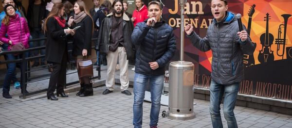 Пляцоўка караоке на фестывалі Пляцоўка караоке на фестывалі - Sputnik Беларусь