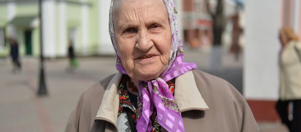 Валентина Якушенко еще совсем ребенком помогала затаскивать фашистские пушки в Альпы - Sputnik Беларусь