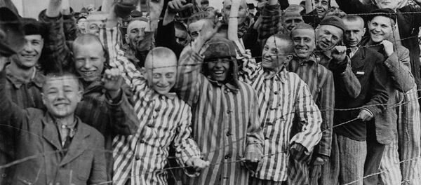 Узники Дахау встречают солдат США - Sputnik Беларусь