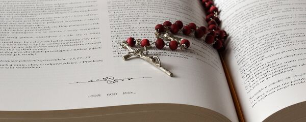 Біблія і ружанец - Sputnik Беларусь