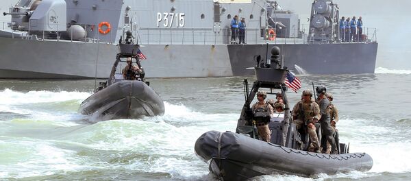 Солдаты США к западу от города Кувейт 6 апреля 2017 Солдаты США к западу от города Кувейт 6 апреля 2017 - Sputnik Беларусь