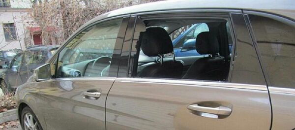 Разбитое боковое стекло в автомобиле - Sputnik Беларусь