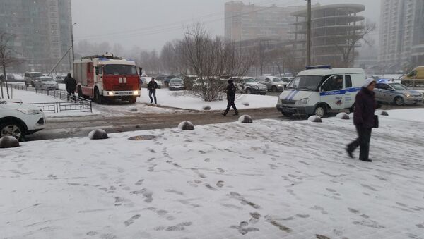 Машина МЧС и полиции на месте происшествия в Санкт-Петербурге - Sputnik Беларусь