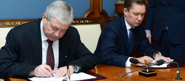 Председатель Правления ПАО Газпром Алексей Миллер и заместитель премьер-министра РБ Владимир Семашко подписали Протокол о порядке формирования цен при поставке природного газа в Беларусь - Sputnik Беларусь