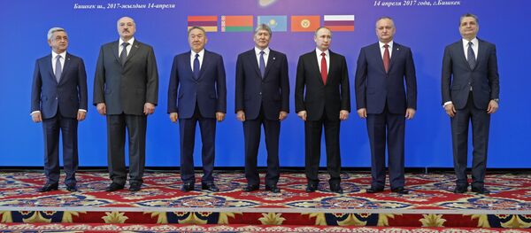 Серж Саргсян, Александр Лукашенко, Нурсултан Назарбаев, Алмазбек Атамбаев, Владимир Путин, Игорь Додон, Тигран Саркисян - Sputnik Беларусь