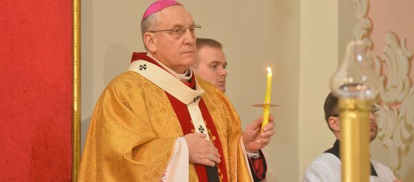 Арцыбіскуп Мітрапаліт Мінскі-Магілёўскі Тадэвуш Кандрусевіч падчас Велікоднага набажэнства - Sputnik Беларусь
