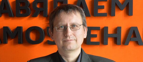 Руководитель проекта Жилье в рассрочку, член правления ПК Жилищный баланс Евгений Раитин и член правления ПК Жилищный баланс Екатерина Кодовбина - Sputnik Беларусь