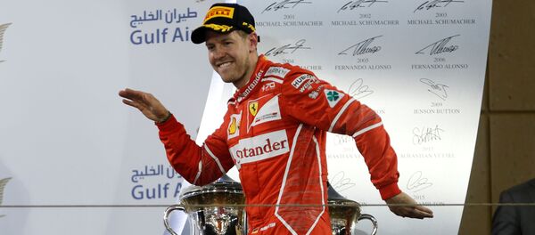 Победитель Гран-при Бахрейна Себастьян Феттель - Sputnik Беларусь