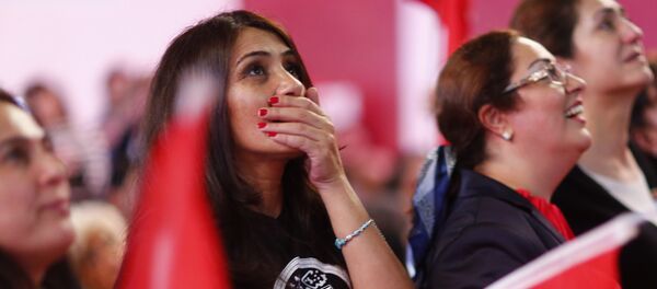 Граждане Турции следят за ходом референдума - Sputnik Беларусь