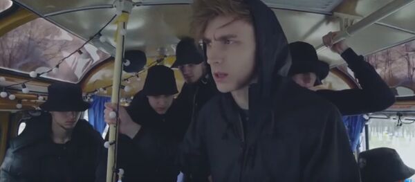 Популярный минский блогер снял свою версию клипа Тает лед - Sputnik Беларусь