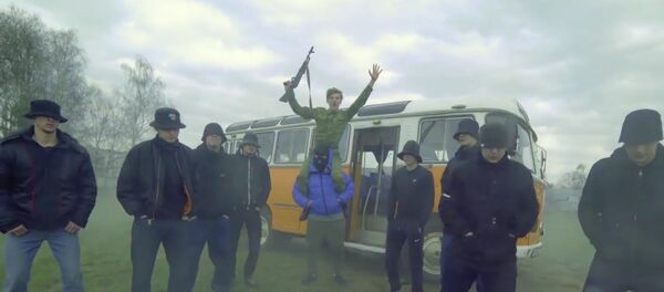 Папулярны мінскі блогер зняў сваю версію кліпа Тает лед Папулярны мінскі блогер зняў сваю версію кліпа Тает лед - Sputnik Беларусь