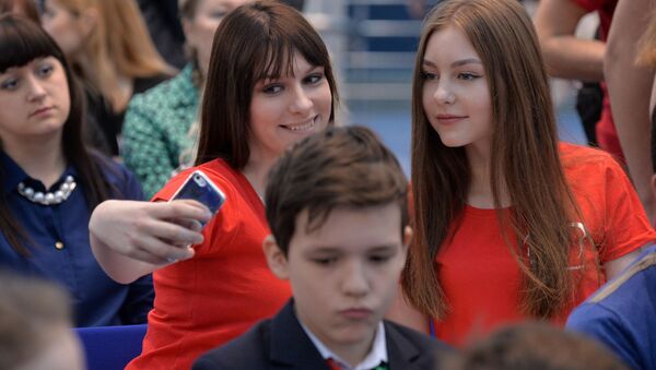 Девушки-волонтеры готовятся к Евроиграм - Sputnik Беларусь