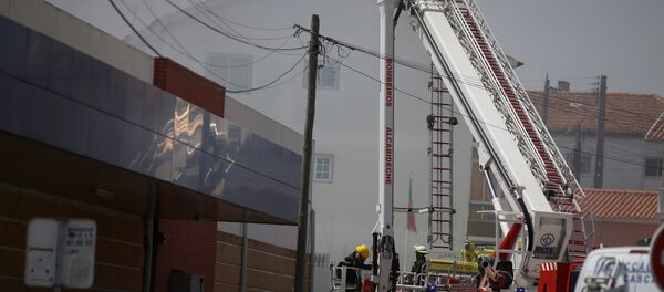 Падение самолета на супермаркет в Португалии Падение самолета на супермаркет в Португалии - Sputnik Беларусь