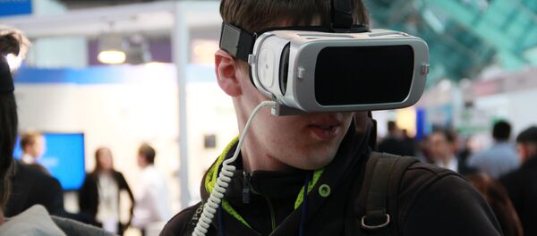 Посетитель на выставке ТИБО-2017 Посетитель на выставке ТИБО-2017 - Sputnik Беларусь