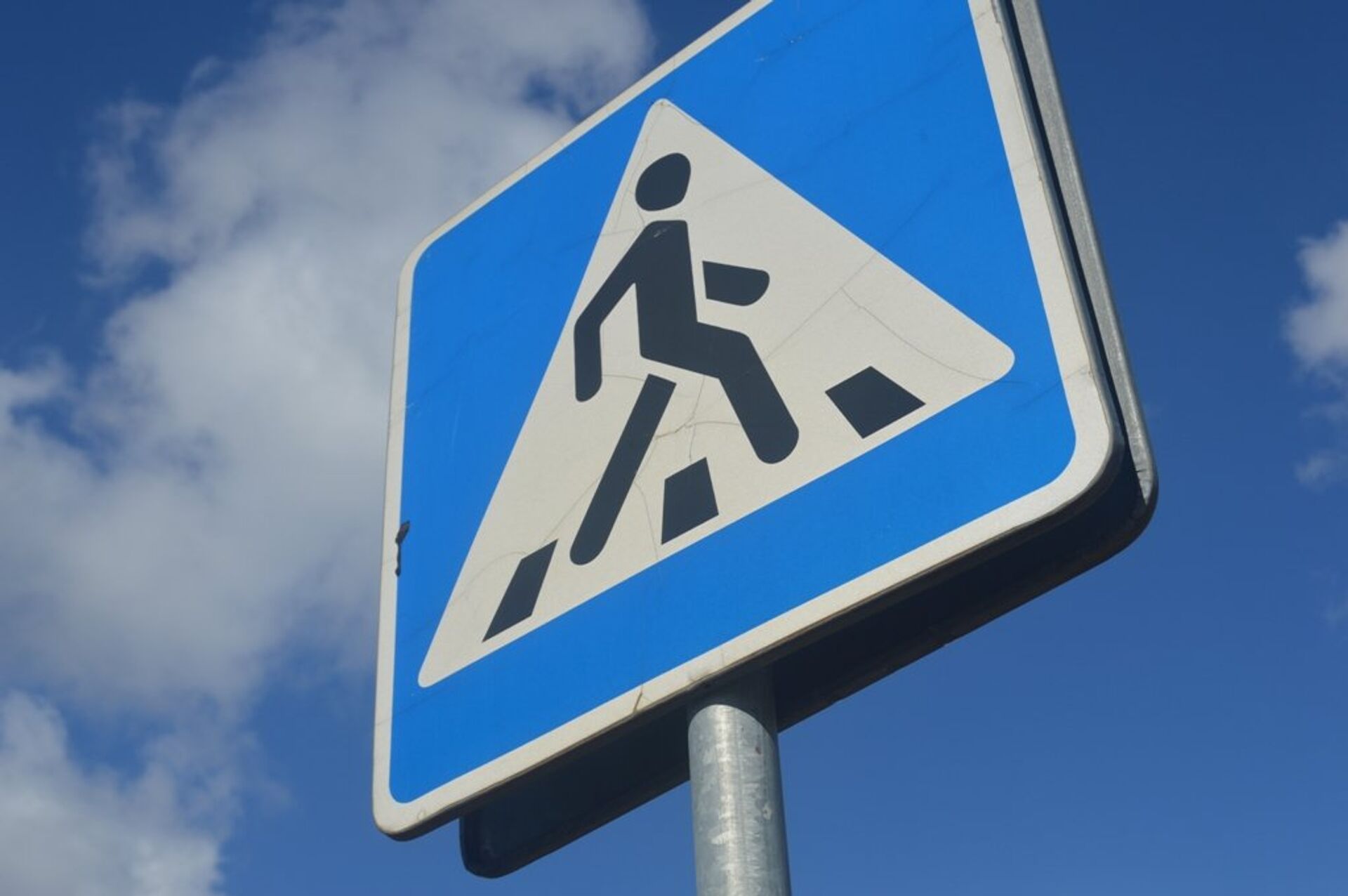 Знак пешеходного перехода - Sputnik Беларусь, 1920, 12.08.2025