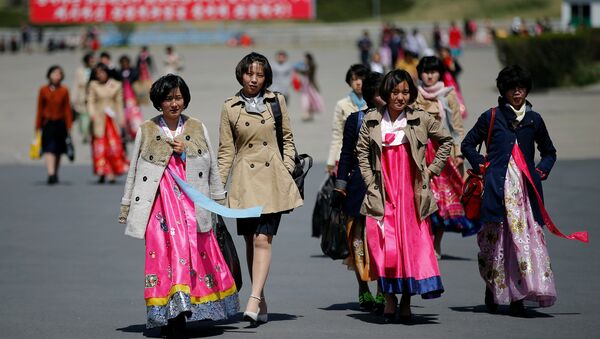 Женщины в Северной Корее перед парадом - Sputnik Беларусь