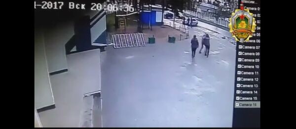 Видеофакт: кассиры магазина в Борисове догнали похитителя водки - Sputnik Беларусь