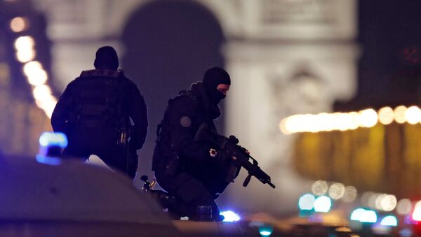 Обстановка в Париже после нападения на полицейских - Sputnik Беларусь