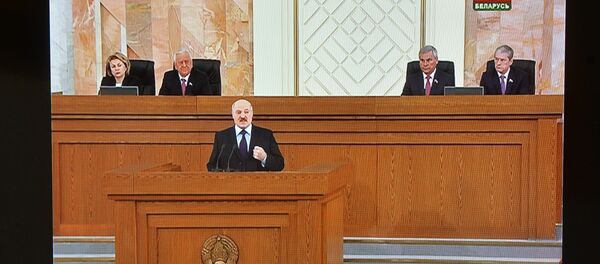 Александр Лукашенко выступает с посланием белорусскому народу и Национальному собранию Александр Лукашенко выступает с посланием белорусскому народу и Национальному собранию - Sputnik Беларусь