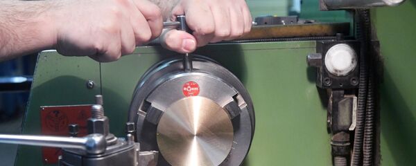 Работа на станке, архивное фото - Sputnik Беларусь