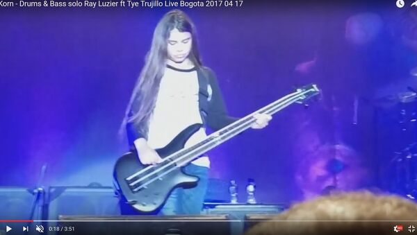 Видеофакт: сын басиста Metallica сыграл на сцене вместе с Korn - Sputnik Беларусь