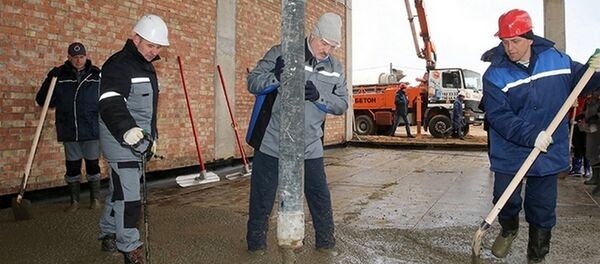 Александр Лукашенко на субботнике 2017 - Sputnik Беларусь