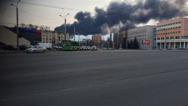 Крупный пожар произошел в Могилеве на складе покрышек на улице Челюскинцев - Sputnik Беларусь