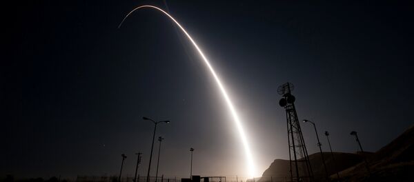 Запуск ракеты Minuteman III с авиабазы Ванденберг в Калифорнии - Sputnik Беларусь